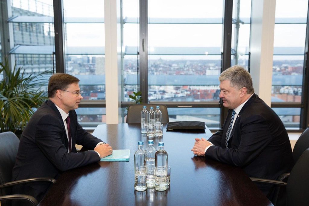Порошенко під час зустрічі з Домбровскісом: Наша спільна мета – дедалі глибша інтеграція України до Євросоюзу