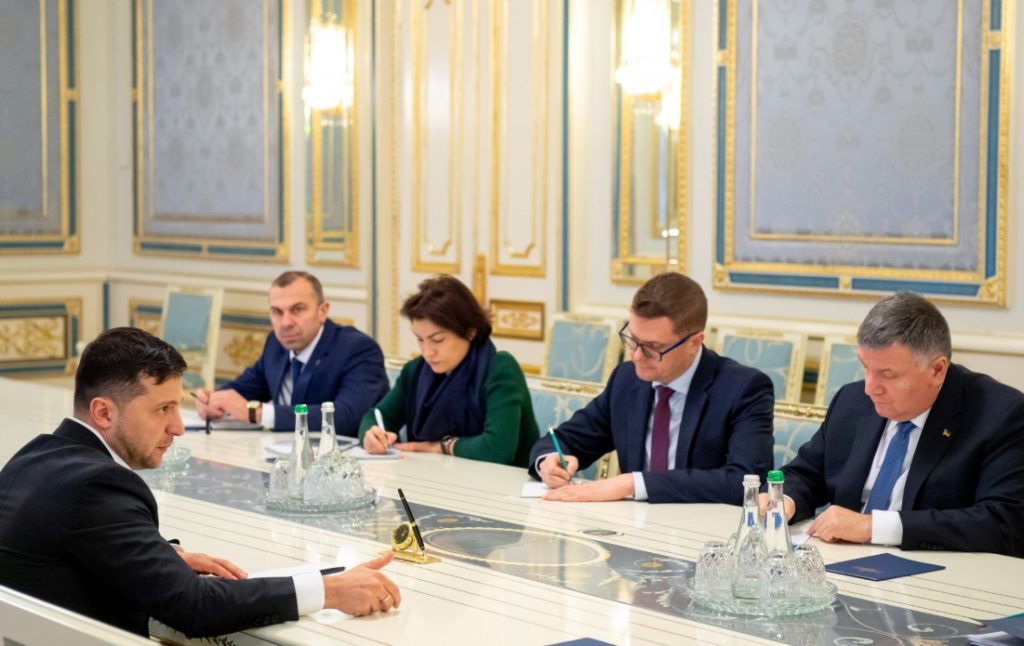 Зеленський вимагає за два тижні встановити причетних до прослуховування Гончарука