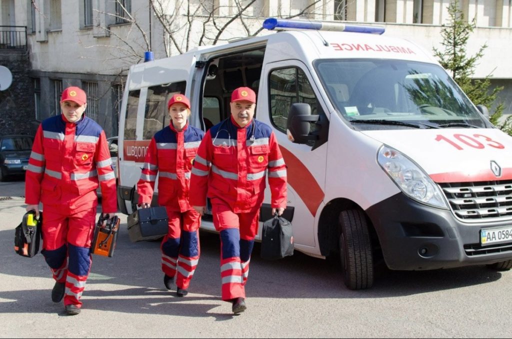 Нові Санжари: евакуйованій з Китаю іноземці викликали швидку допомогу