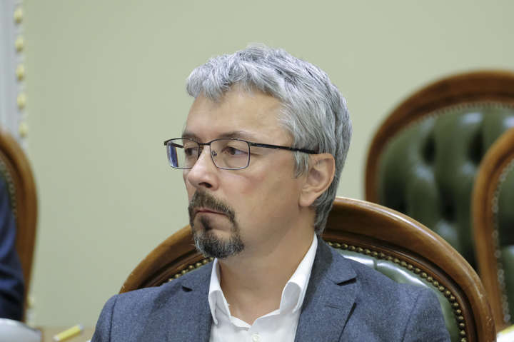 У Зеленського анонсували перегляд закону про державну мову