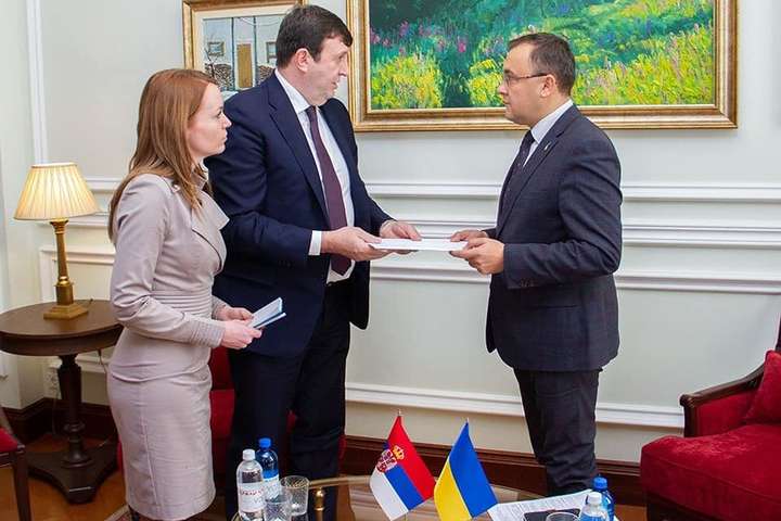На фестивалі у Белграді стався гучний скандал через окупований Крим: МЗС України викликає посла Сербії