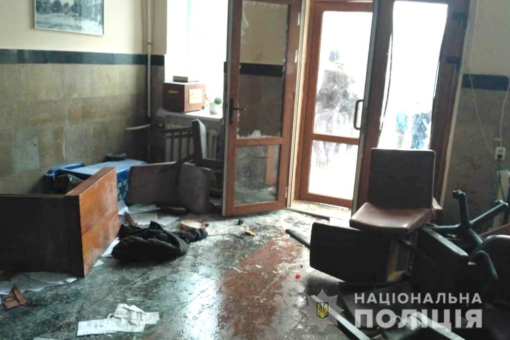 У Жмеринській міській раді невідомі влаштували заворушення: поліція затримала 11 осіб