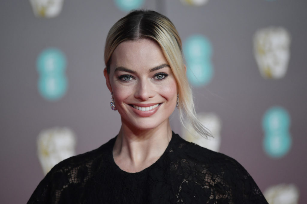 Найкращі вбрання зірок на червоній доріжці премії BAFTA-2020: яскраві фото