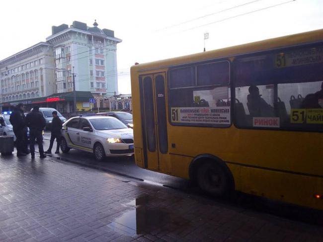 У Рівному неповнолітній викрав маршрутку й возив по місту пасажирів