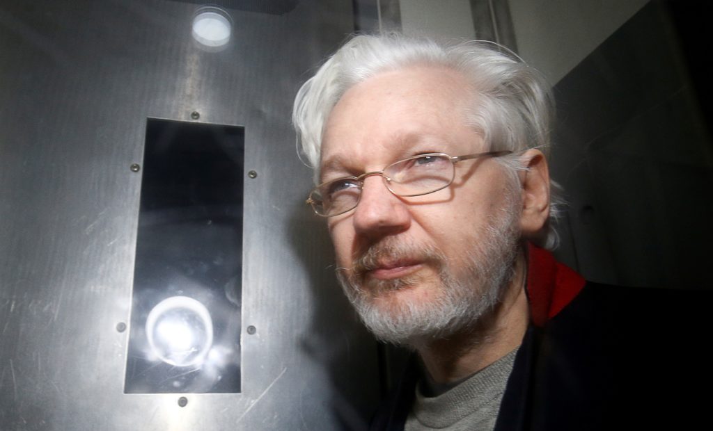 Трамп предлагал основателю WikiLeaks помилование в обмен на громкое заявление о России — The Guardian