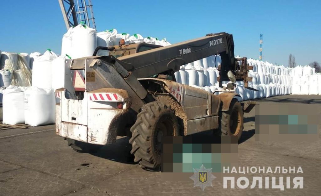 На Одещині навантажувач задавив двох співробітників порту