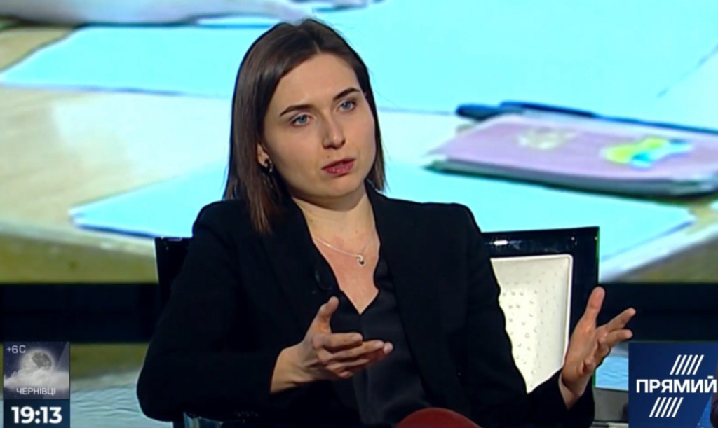 С 1 июля учителей-пенсионеров переведут на годовые трудовые контракты, но это не означает увольнение — Новосад