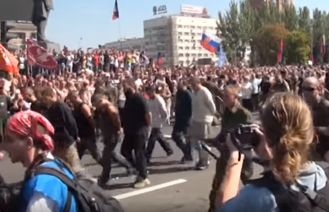 “Парад полонених” у Донецьку: чотирьом бойовикам “ДНР” оголосили підозри