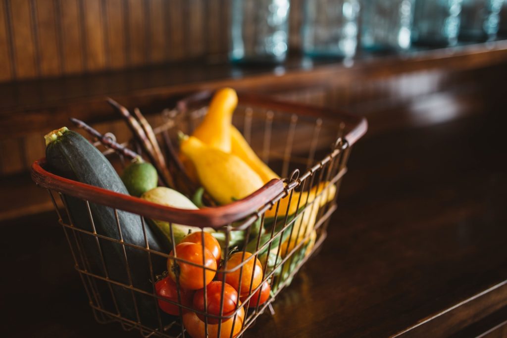 Первые последствия карантина: сеть АТБ анонсировала рост цен на продукты из «борщевого набора»