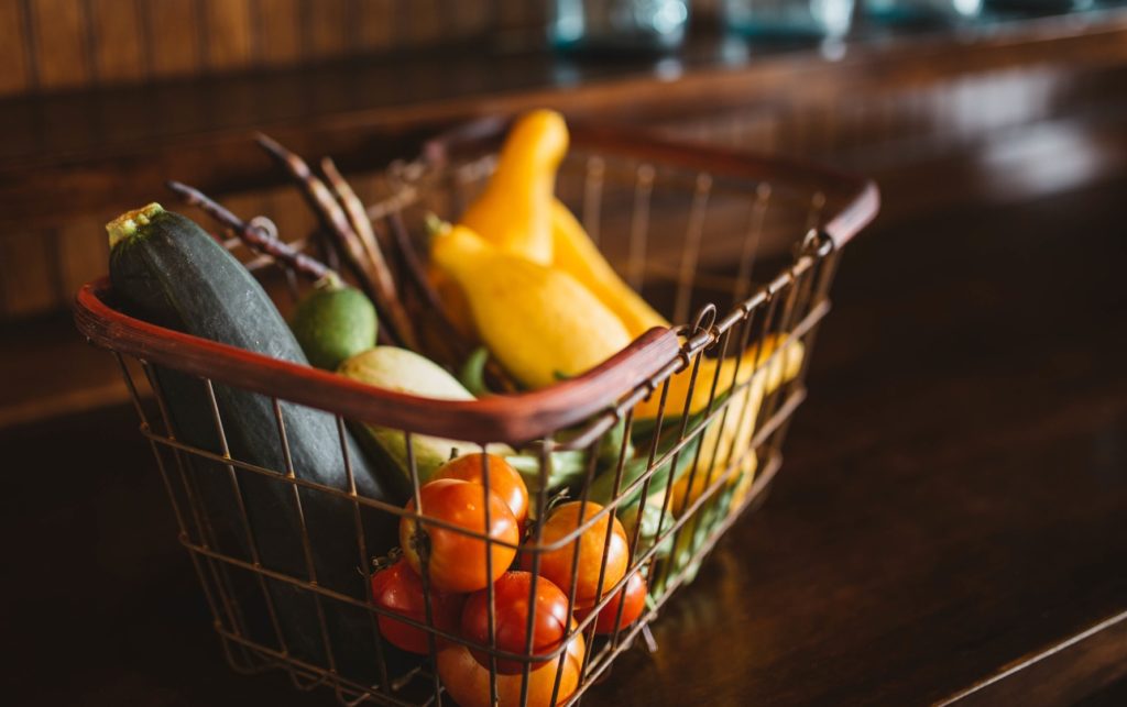 Перші наслідки карантину: мережа АТБ анонсувала  зростання цін на продукти з “борщового набору”