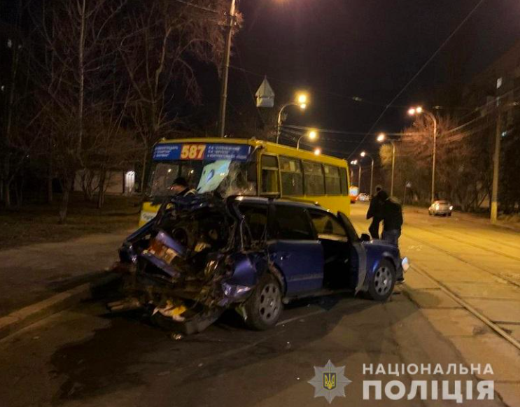 У Києві п’яний водій влетів у маршрутку: багато постраждалих