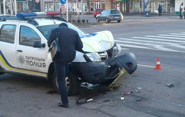 У Кременчуці поліцейський заснув за рулем та спричинив ДТП з громадським транспортом