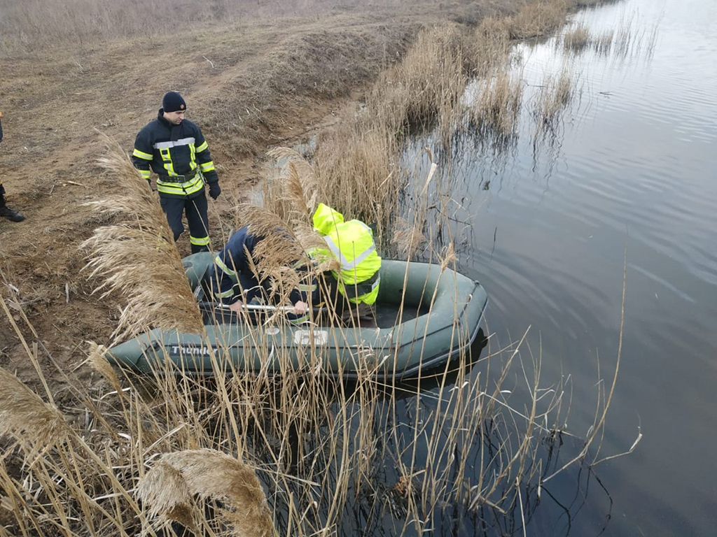 На Дніпропетровщині рятувальники виявили у річці тіло чоловіка
