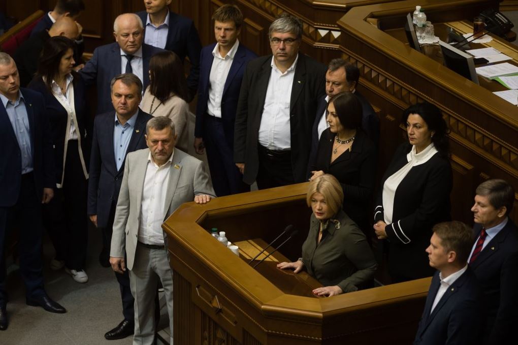 “Європейська Солідарність” розпочала збір підписів за скасування обмежень доступу в Раду, введених Разумковим