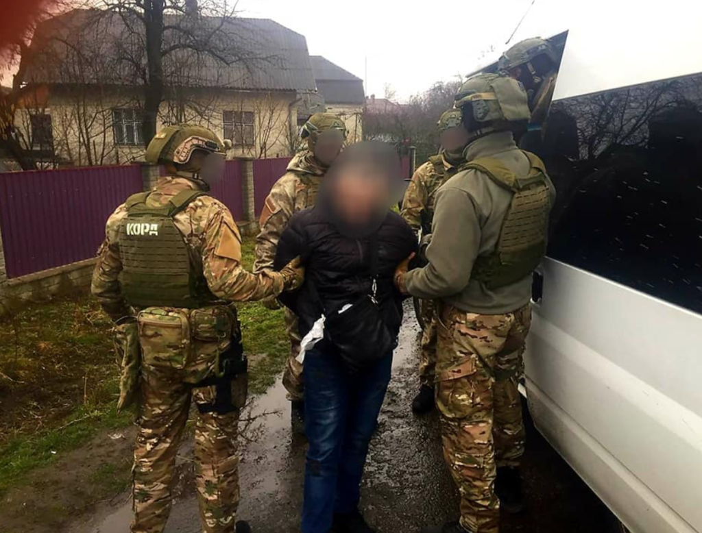На Львівщині затримали чоловіка з тисячею нарковмісних таблеток: фото