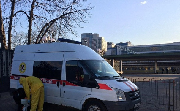 У пасажирів температура під 40: у столиці з невідомих причин блокують потяг Рига-Київ