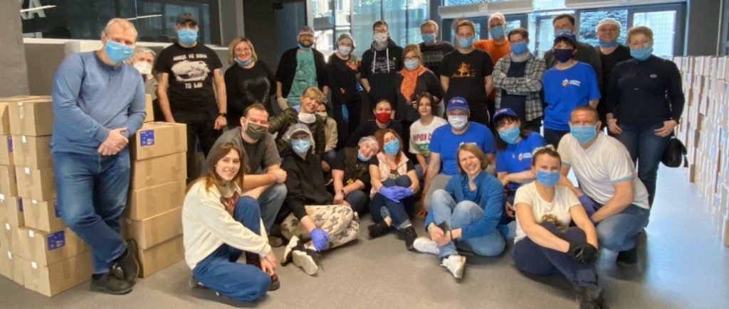 “Фонд Порошенка” спільно з “Європейською Солідарністю” передали в регіони 3 000 коробок з допомогою для людей з групи ризику