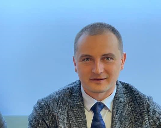 Дмитро Припутень, депутат від “Слуги народу”: джерела “Прямого” повідомили, хто веде Telegram-канал “Темный рыцарь”