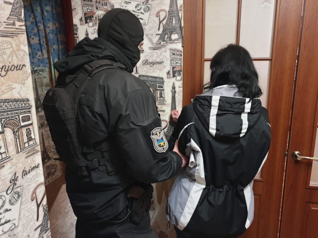 На Дніпропетровщині жінка знімала в порно власну чотирирічну доньку