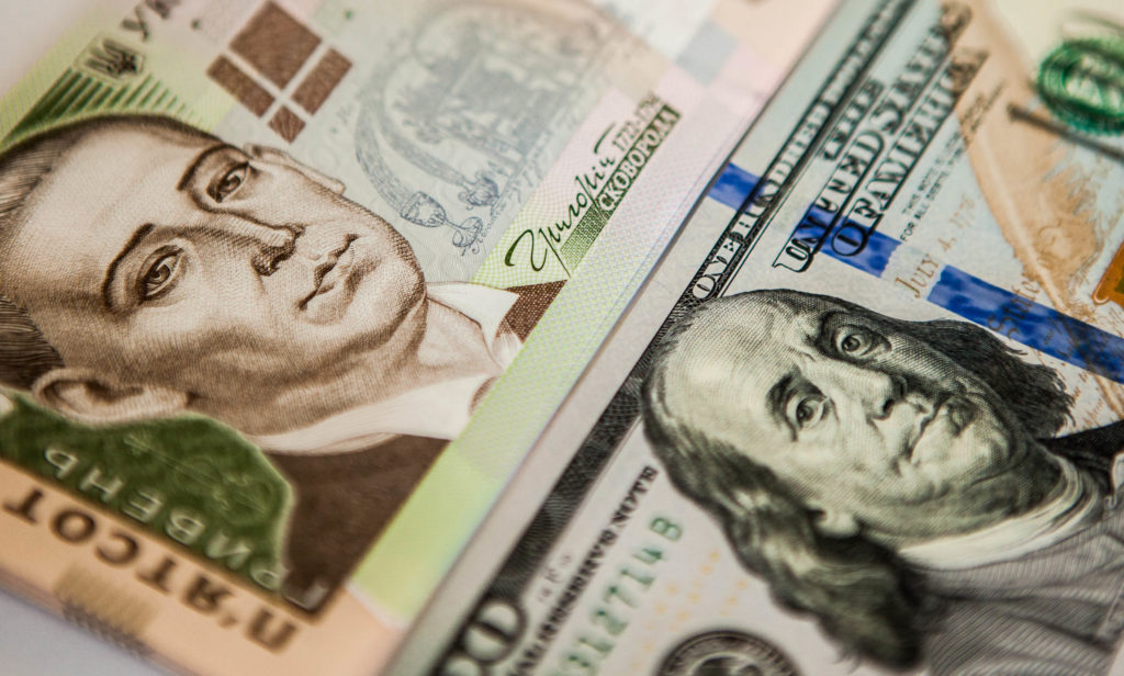 МВФ дав прогноз курсу гривні до долара до 2025 року