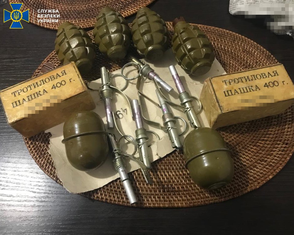 На Рівненщині священник продавав зброю вивезену з району ООС