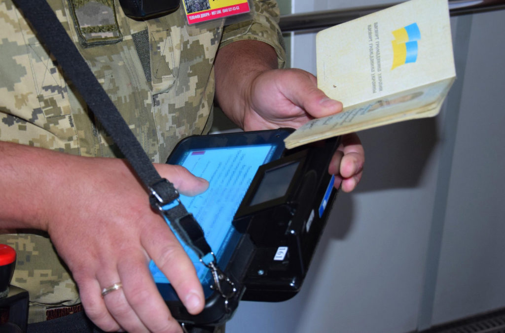 Українці з 1 березня зможуть виїхати до Росії лише за закордонними паспортами