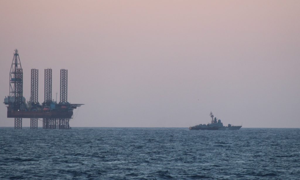 РФ незаконно добывает нефть в морской зоне Украины