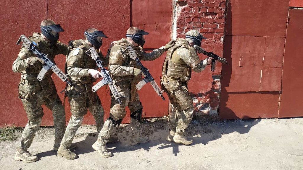 Военные ВСУ тестируют новые бронежилеты: фото