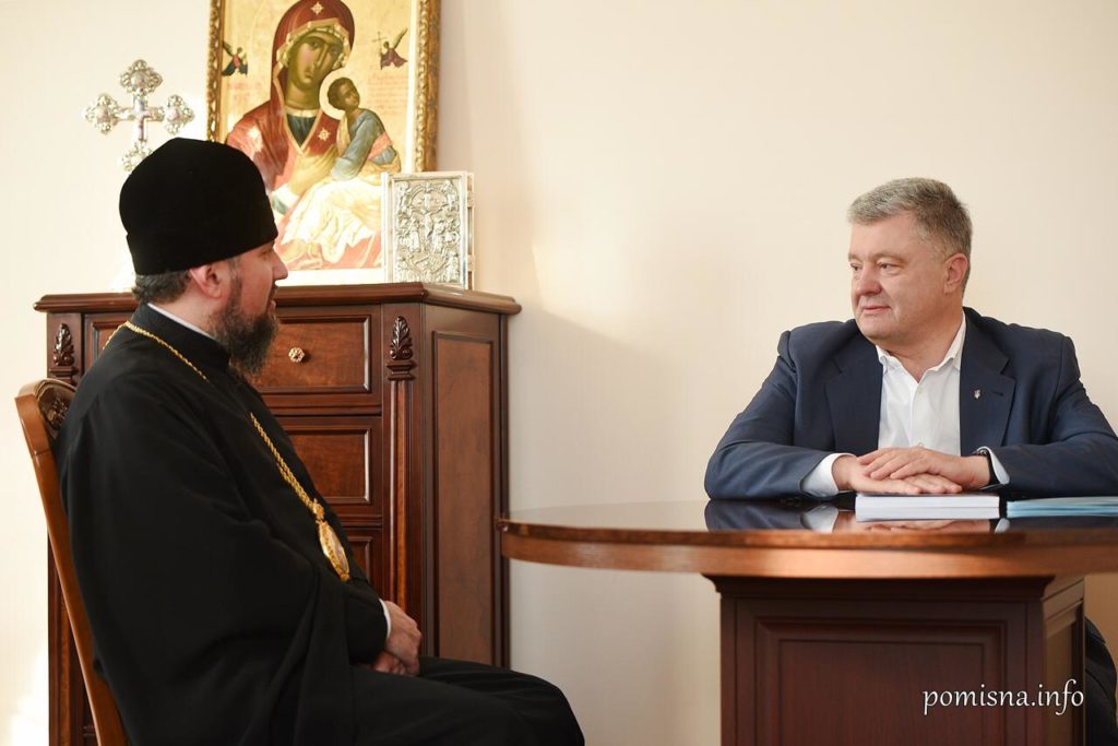 Епіфаній та Петро Порошенко обговорили виклики, які постали через поширення коронавірусу