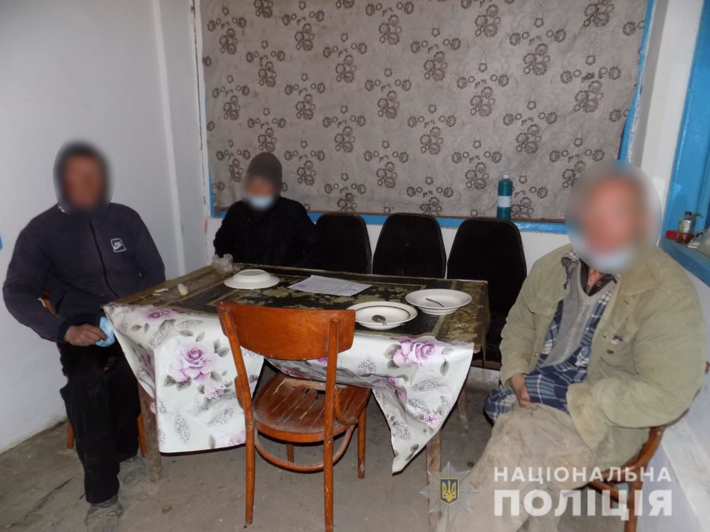 На Херсонщині троє чоловіків утримували в трудовому рабстві близько 20 осіб