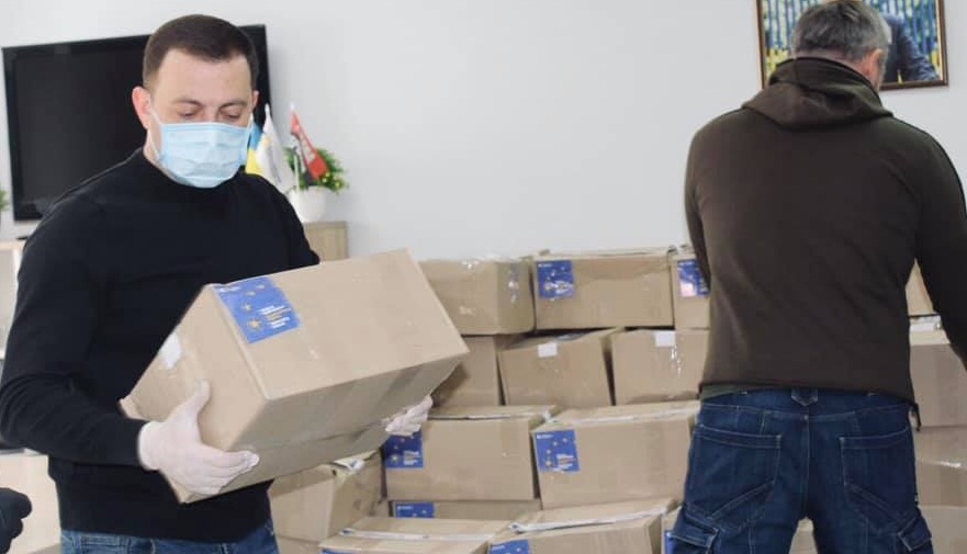 “Європейська Солідарність” передала запоріжцям продуктові набори від Фонду Порошенка