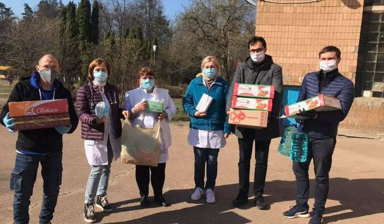 “Європейська Солідарність” передала громаді Києво-Святошинського району понад тисячу наборів першої необхідності