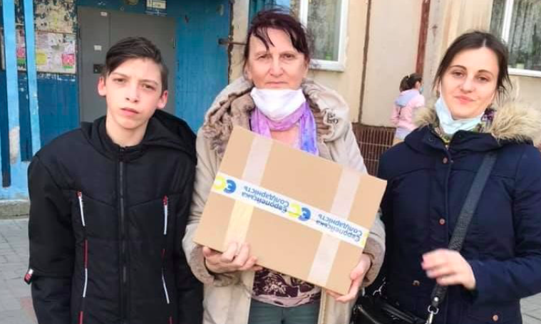 В Сумах продуктові набори від Фонду Порошенка отримали люди з інвалідністю і хворі на туберкульоз
