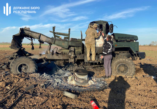 На Херсонщині вибухнув військовий автомобіль: фото