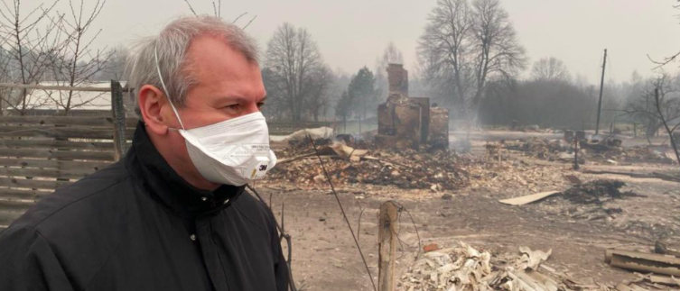 Микола Величкович та Михайло Бондар передали гуманітарну допомогу рятувальника і мешканцям Житомирщини, які постраждали від пожеж