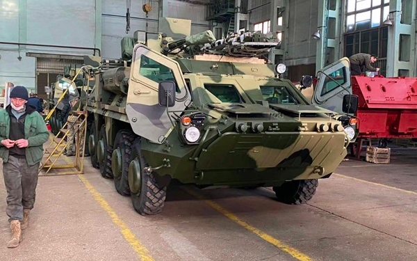Збройні сили України отримали п’ять нових БТР-4Е: фото та відео