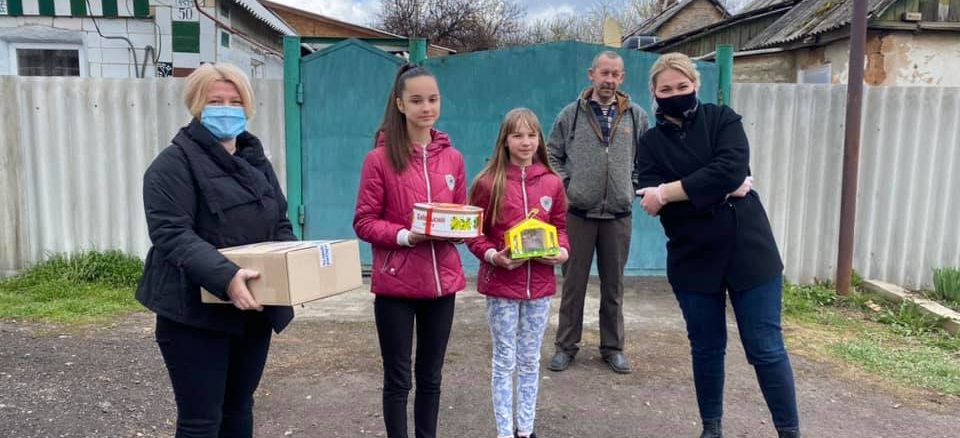 Ірина Геращенко та Марія Іонова на Донбасі передали допомогу родинам загиблих від обстрілів російських окупантів