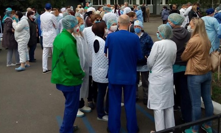 Оголосили бойкот: київські медики замість надбавки недоотримали 30-40% зарплати