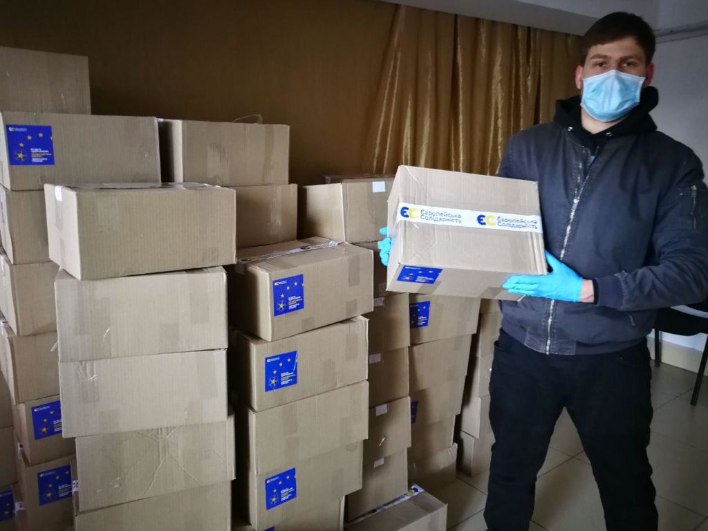 «Фонд Порошенко» вместе с «Европейской Солидарностью» передали гуманитарную помощь жителям Черкасс