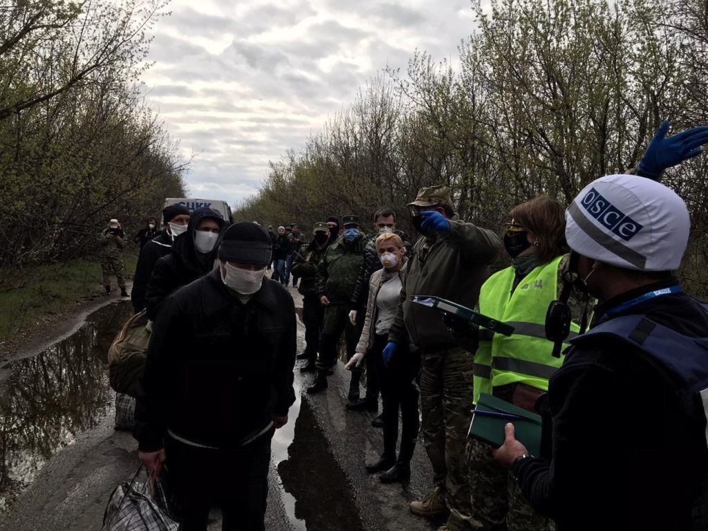 Денісова опублікувала фото дев’яти українців звільнених з території, яку контролюють терористи “ДНР”