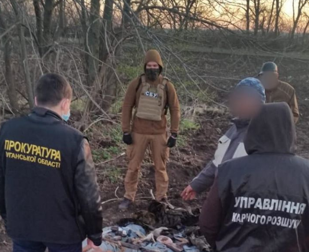 На Луганщині викрили терориста батальйону “Призрак” і знайшли його схрон зі зброєю