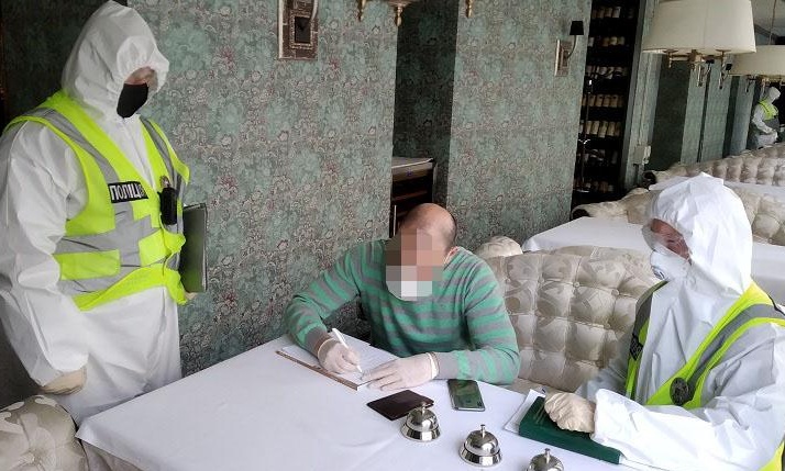 Поліція у повному захисному спорядженні перевірила ресторан нардепа Тищенка: фото і відео