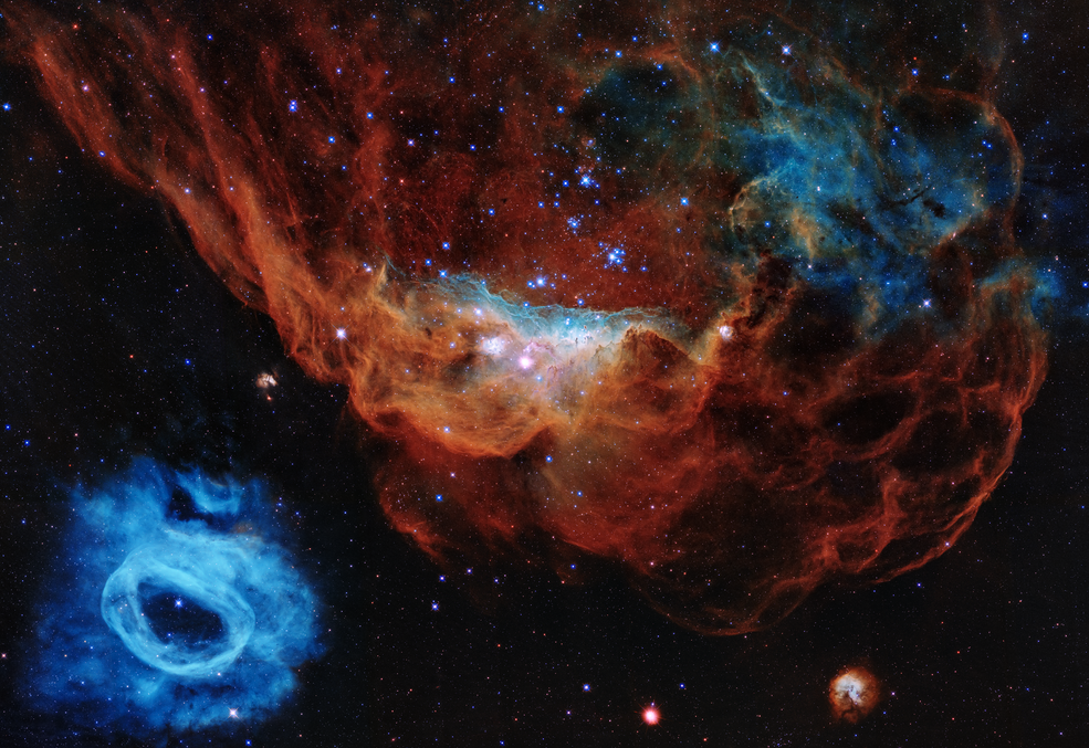 Hubble на свій день народження зробив дивовижне фото одразу двох туманностей