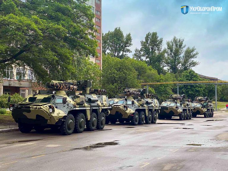 Збройним Силам передали п’ять бронетранспортерів БТР-4Е: фото