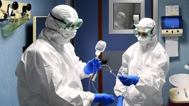 Верховная Рада приняла закон о страховании медиков в случае заболевания COVID-19