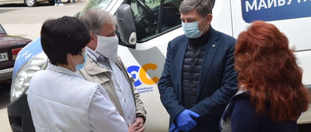 Артур Герасимов передав медикам Донеччини засоби захисту від Фонду Порошенка