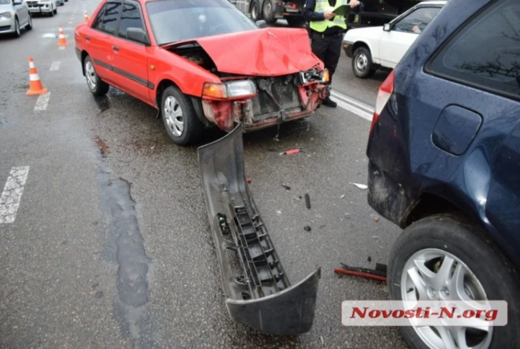 У Миколаєві шість автівок постраждали у ДТП: фото