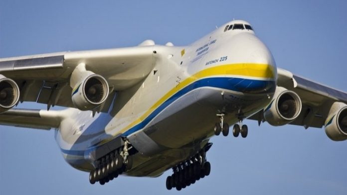 В Україну знову прилетіла “Мрія” з гуманітарним вантажем: онлайн-трансляція зустрічі літака