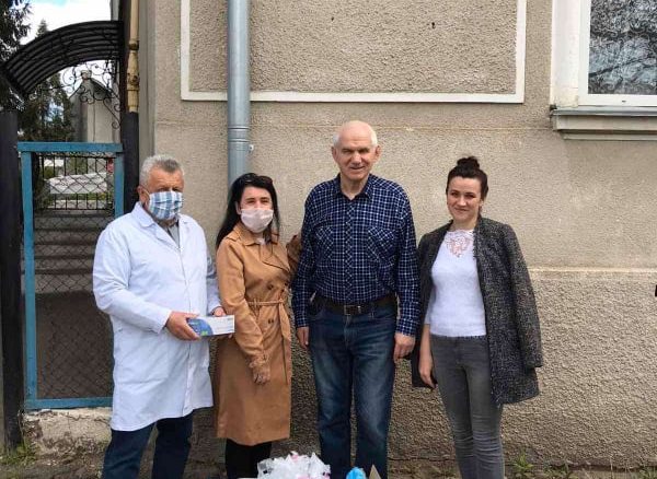 У Коломиї активісти “Європейської Солідарності” передали допомогу в місцевий геріатричний пансіонат