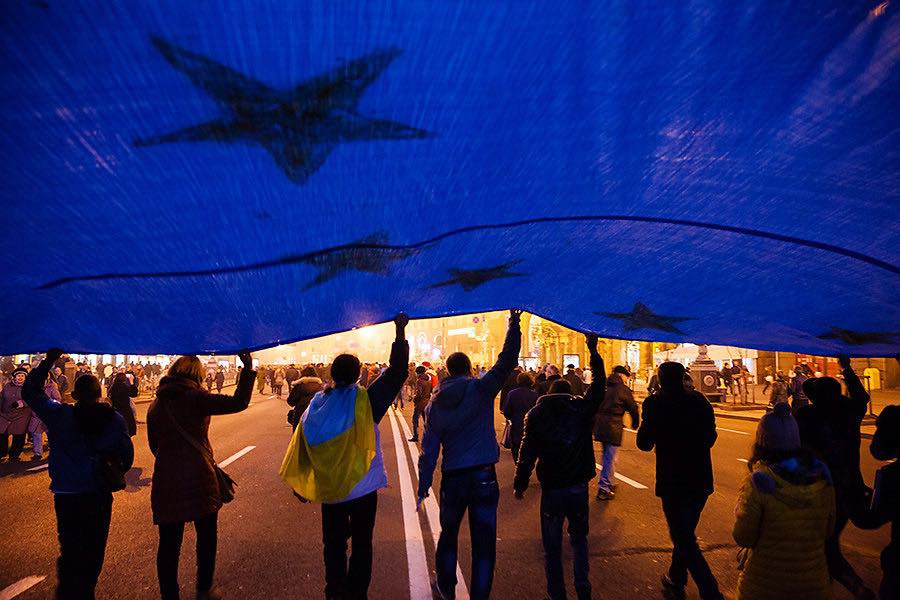 Україну неможливо збити з дороги до членства в ЄС і НАТО – Петро Порошенко привітав українців з Днем Європи